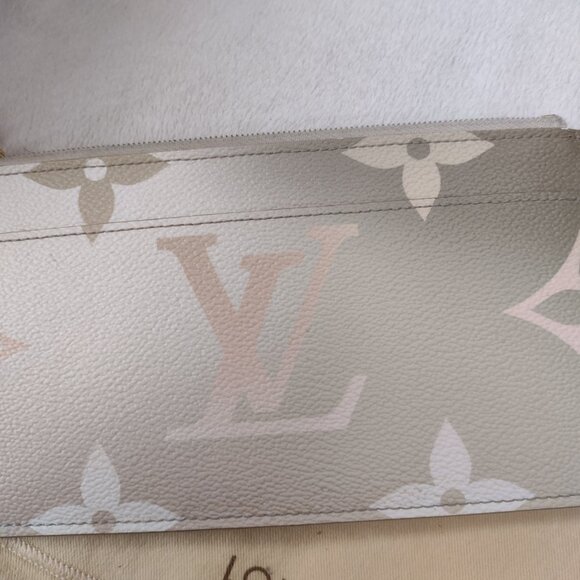 Louis Vuitton SUNSET KHAKI Slim Wallet/Purse🤎LIMITED Edition - Picture 11 of 14